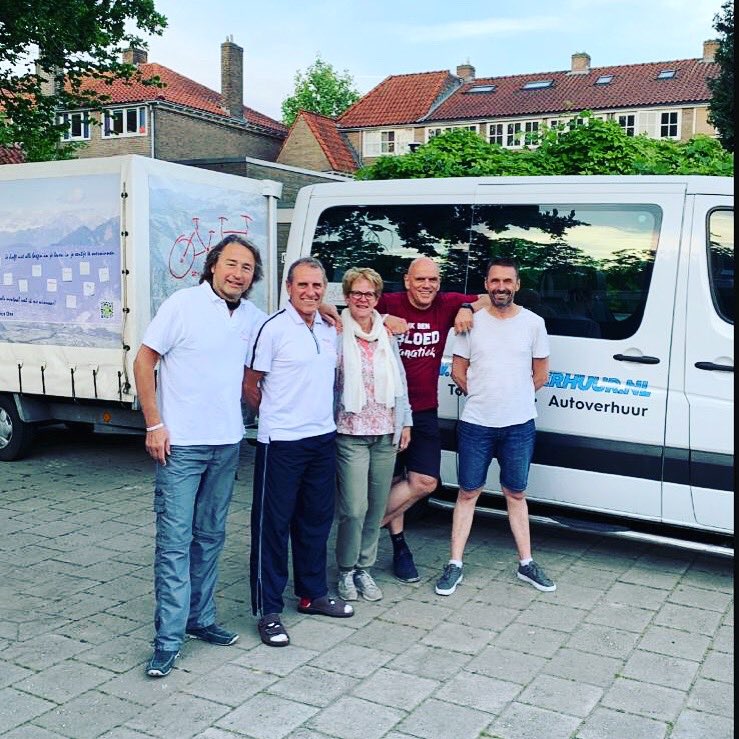 Goedemorgen allemaal. De kwartiermakers team 2climb2raise zijn onderweg naar de Alpe. <a href="/alpedhuzessers/">Alpe d'HuZessers</a> mocht je onderweg naar Frankrijk onze aanhanger tegenkomen. Maak een foto. Leuke foto’s worden beloond. #ad6 #kwf #2climb2raise #tandems #cycling