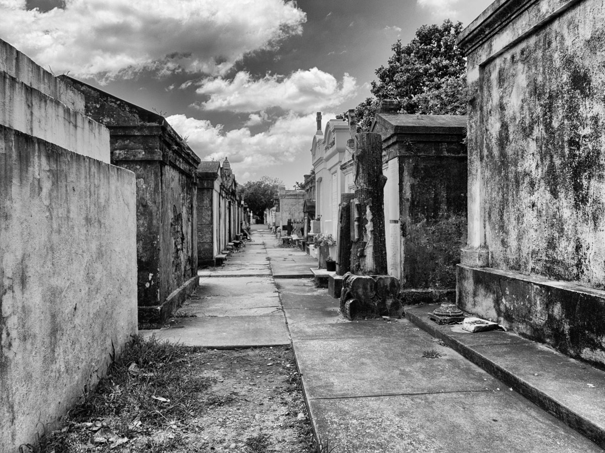 #neworleans #blackandwhitephotography #LafayetteCemetery #GardenDistrict