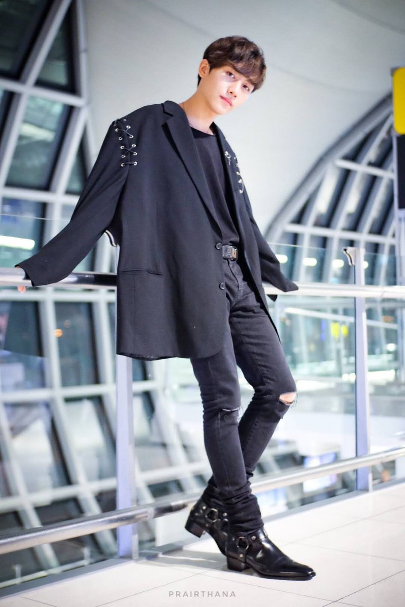 zylsir's tweet photo. Day 63
盛装出席
不过只是
为了见你
一面
#หัวใจศิวัช
#MarkSiwat
cr.logo https://t.co/zLYJZyRknV