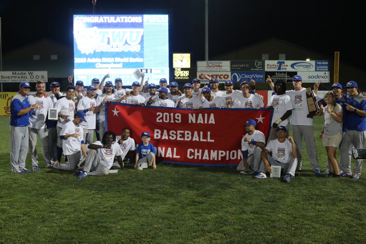 NAIAWorldSeries's tweet photo. The stages of winning. Congrats @twbulldogs ! #AvistaNAIAWS #LetsGo https://t.co/BbWI3GtNSV