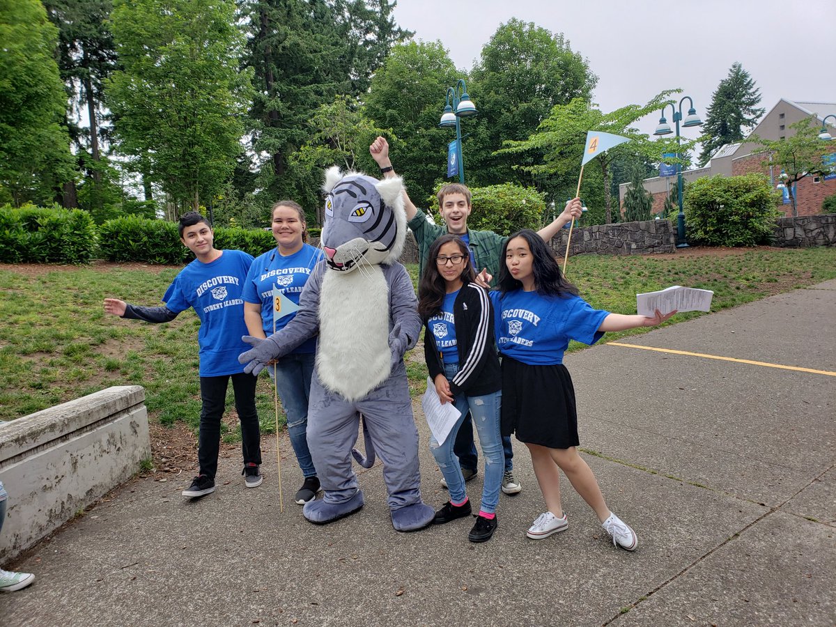 Jennifer Holm tweet media