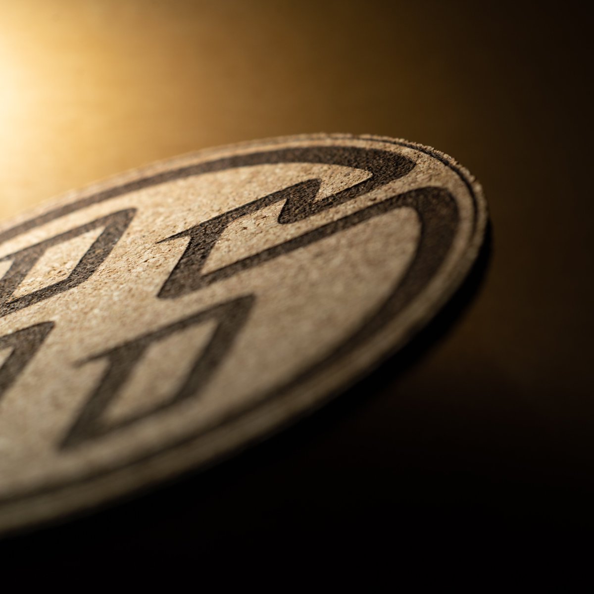 こんかも على تويتر 職場の先輩 Nanitsuku がレーザー加工機を自作したようで ８６エンブレムのオリジナルコースターをプレゼントしてくれた かなりいい出来でビックリです Zn6 Toyota レーザー加工機