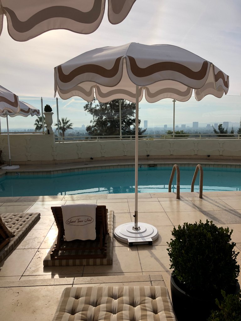 Sunset_Tower's tweet photo. Friday Mood #sunsettower #pooldays #almostsummer #terraceroom https://t.co/GeX2q2XtJd