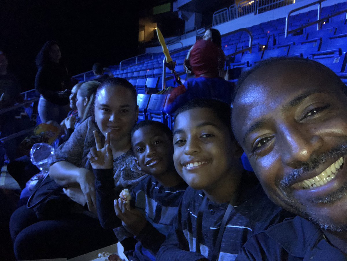 DONDAVO9's tweet photo. #marveluniverselive https://t.co/E55WUfpQRU