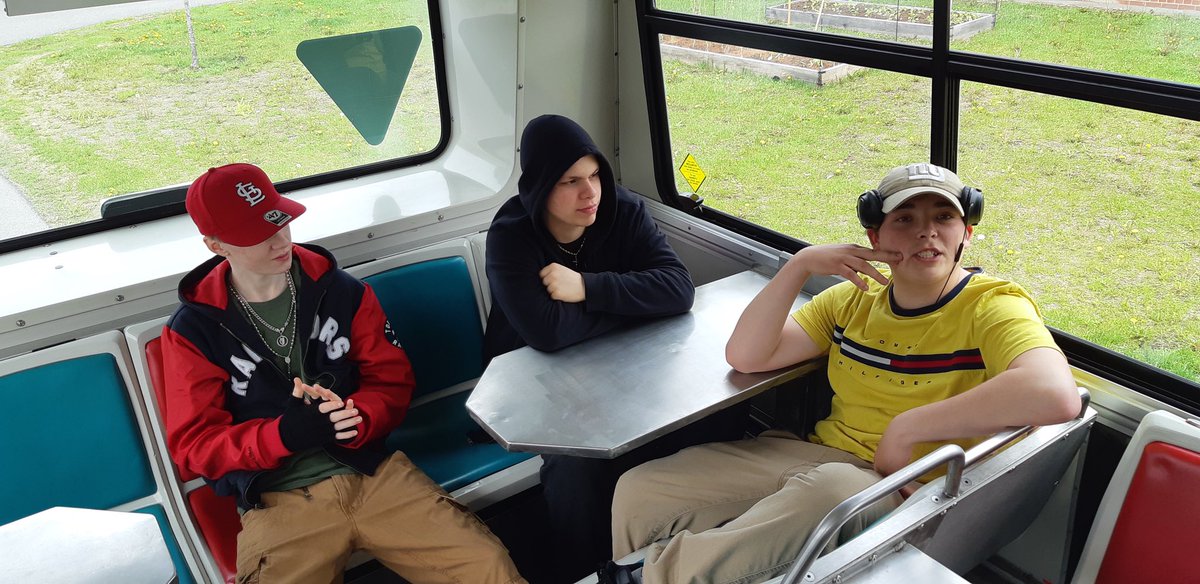 HorizonLBPSB's tweet image. @HorizonLBPSB students had a great lunch today with #rechaud-bus.  Thank you rechaudbus.org we really appreciated it!  @LBPSB #foodtruck #LBPSB