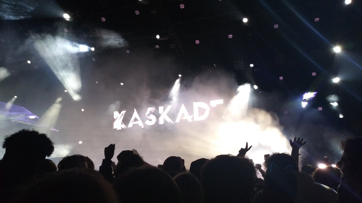 Dxrrii's tweet image. It was definitely a night to remember
#gradbash2k19