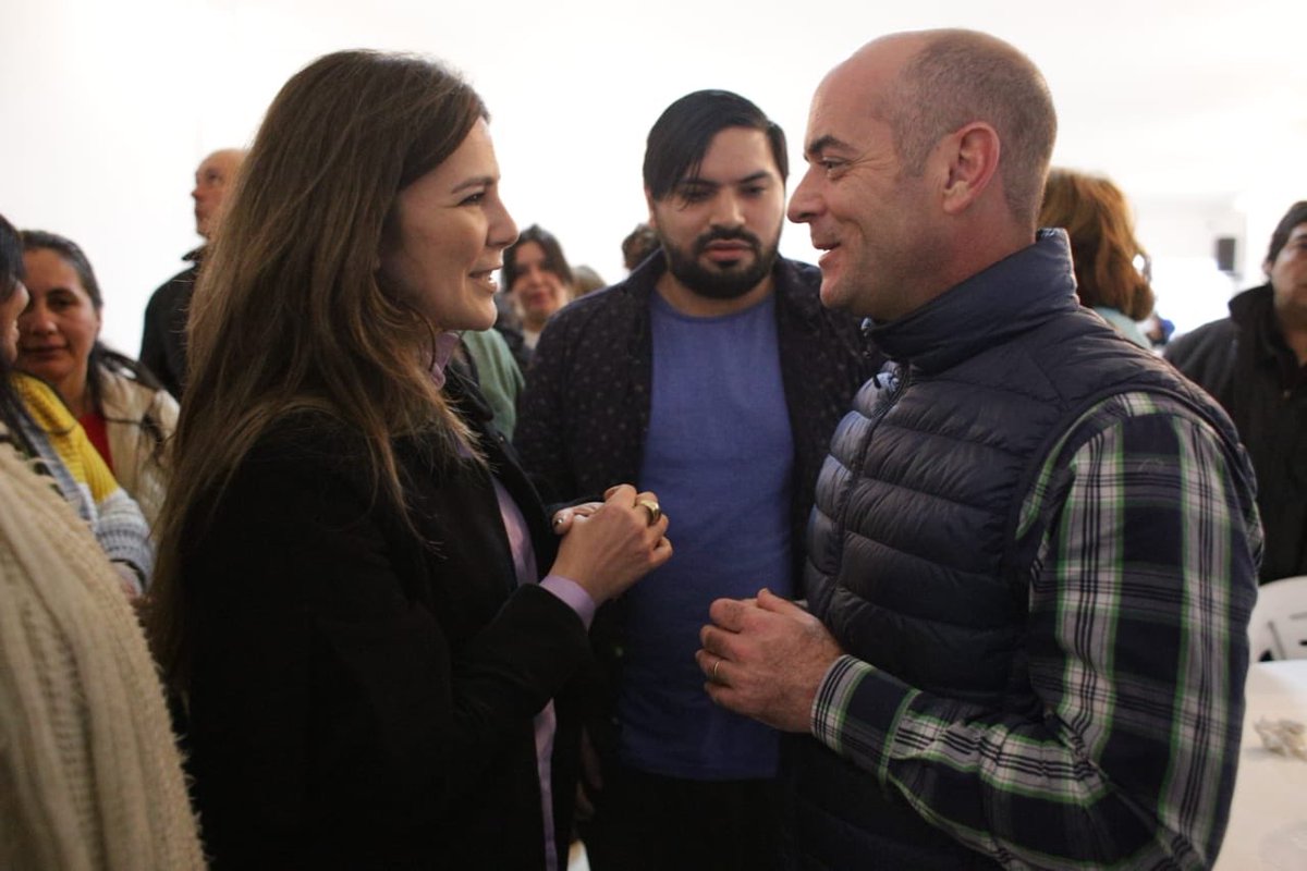jplichtmajer's tweet photo. El masivo apoyo de la docencia de la provincia se hace notar. Pude compartir un encuentro con 200 docentes y vecinos de la capital, en donde hablamos de mis propuestas legislativas y me hicieron saber su apoyo. La bandera de la educación está cada vez más alta.
#JuntosPodemos🤝 https://t.co/Ab41inCFpy