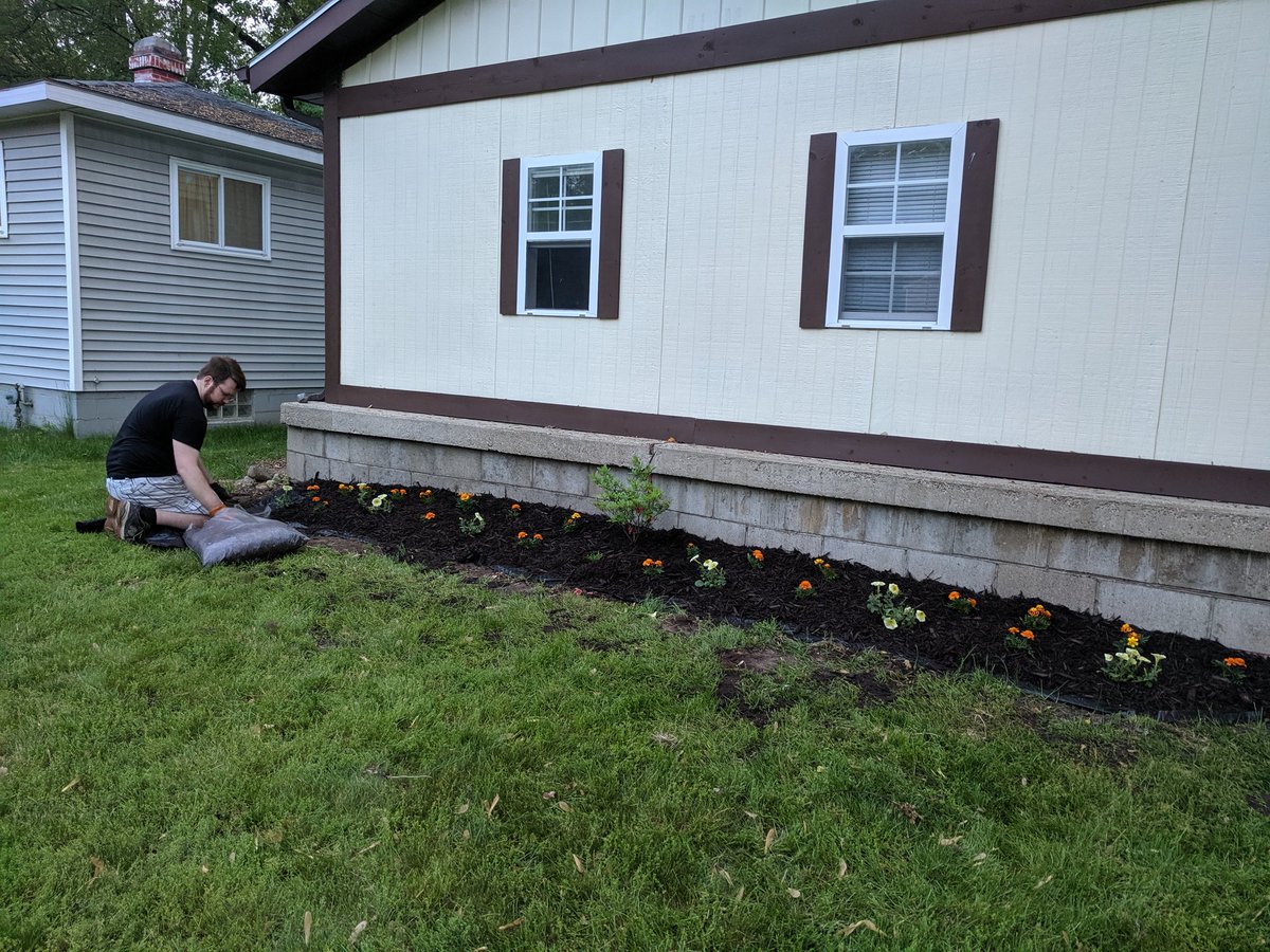 kristenihd's tweet image. We&apos;re almost done with the front! Just need to get some edging down and voila! #letsdothis #springproject