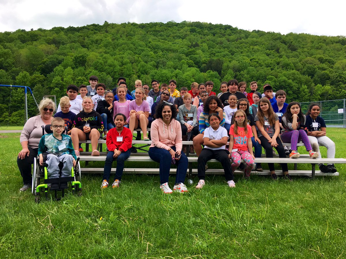jeanne389's tweet photo. What a beautiful day with our pen pals in the Catskills.  Seining in the creek by Margaretville Central  School, learning about raptors, investigating trees, and enjoying the green, green, green. @32_k376 @NYCElemScience @EcoSchoolsUSA @WaterFarmForest https://t.co/qSEbkRgA1D