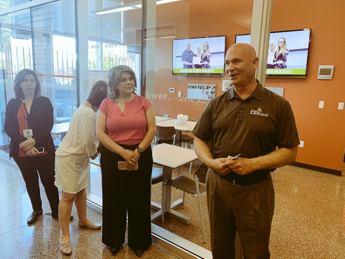 moleraalvarez's tweet photo. Closed Hermosillo businesswomen trade mission with valuable presentations by Izzy Gonzalez of @USMBDA #PHX &amp; Barbara Timm-Brock, owner of eTrack Tech + tour of #startup #incubator @ceigateway. Gracias Phoenix! https://t.co/0I3S9scaFL