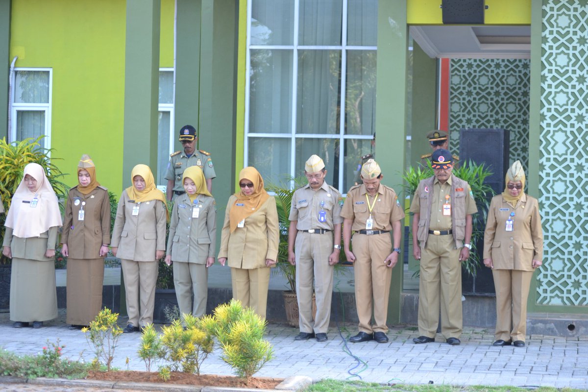 Upacara Peringatan Hari Lahir Pancasila 1 Juni 2019 dilakukan di Halaman Dinas Pertanian dan Ketahanan Pangan Kab. Blora. 

Yang di ikuti Peserta Upacara Titik 3 (tiga)