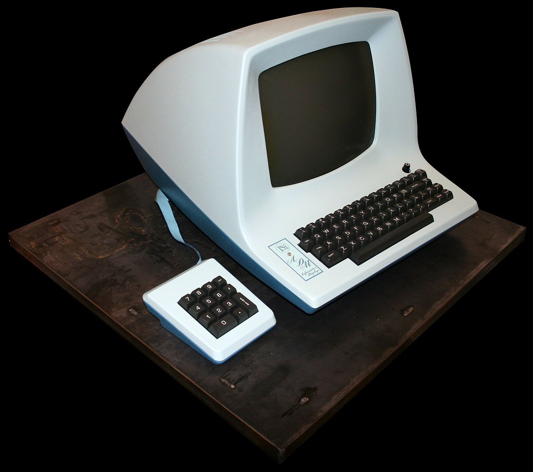 linuxtoy's tweet image. Unix/Linux 下为何用 ~ 表示用户 HOME 目录？70 年代广泛使用 Lear-Siegler ADM-3A 终端，在该终端的键盘上，HOME 和 ~ 共享同一个按键。同时，你也可以注意到，H J K L 上面是方向键，这便是 vi/Vim 采用这些按键的原因。
via: vintagecomputer.ca/lear-siegler-a…