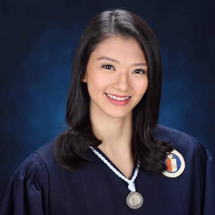 SunflowerNgJB's tweet photo. thank you, seniors. 💙 https://t.co/EIZ4OEoFZ3
