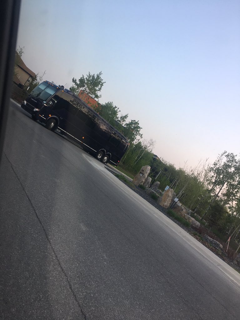 BeckyBeckylb's tweet photo. @CTVIanWhite @carrieunderwood The tour bus! https://t.co/VXOU6ag5xU
