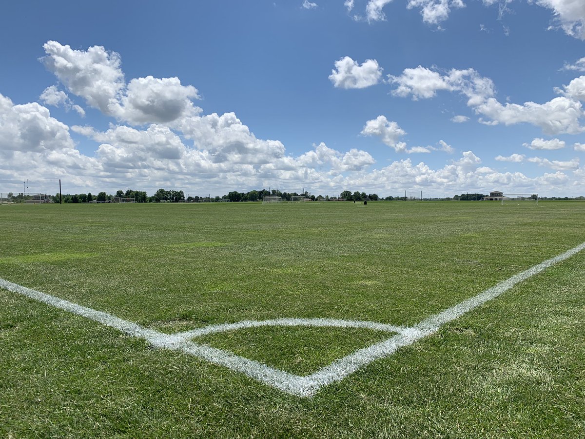 kallen1799's tweet image. A little glimmer of potential nicer weather. Fingers are crossed. It’s been a rough spring for everyone and I know those of us in central Indiana should consider ourselves lucky compared to our neighboring states. #wetspring #nobreaks #countyourblessings