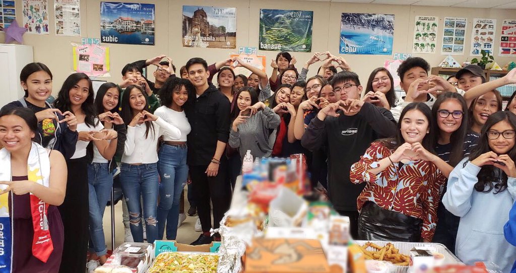 kapusoPR's tweet photo. Before he attends the “Mabuhay Festival” at the Kimball Park, National City tomorrow, Tom Rodriguez visited four schools in San Diego.
•
#TomRodriguezInUS
#PIDC2019
#ProudToBePinoyProudToBeKapuso
@gmapinoytv https://t.co/ouMV38oHfB