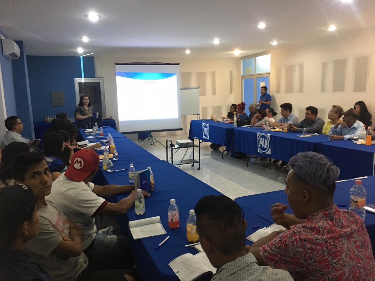 RegidoresEdomex's tweet photo. #CursoTIP 
Llevamos a cabo el Taller de Introducción al Partido en el Comité Directivo Estatal y en el Comité Directivo Municipal de Cuautitlán Izcalli.

Gracias a los capacitadores Maritza Velázquez e Iván Torres por llevarlos a cabo.
#ElPANqueQueremos #FyCPANEdomex https://t.co/Q6HVgJdAsr
