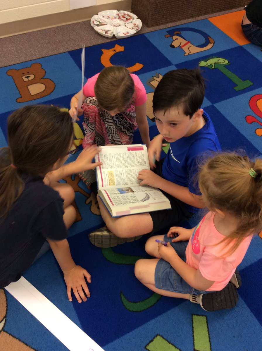 BryerKinders's tweet photo. My kinders worked with 4th graders to learn the meaning of new words we had charted from “Donavan’s Word Jar”.  I was impressed with the little learners and teachers!  The best part was hearing a few of the words used correctly later in the day. #ESSDEXCELS https://t.co/Rm1Ne7mraj
