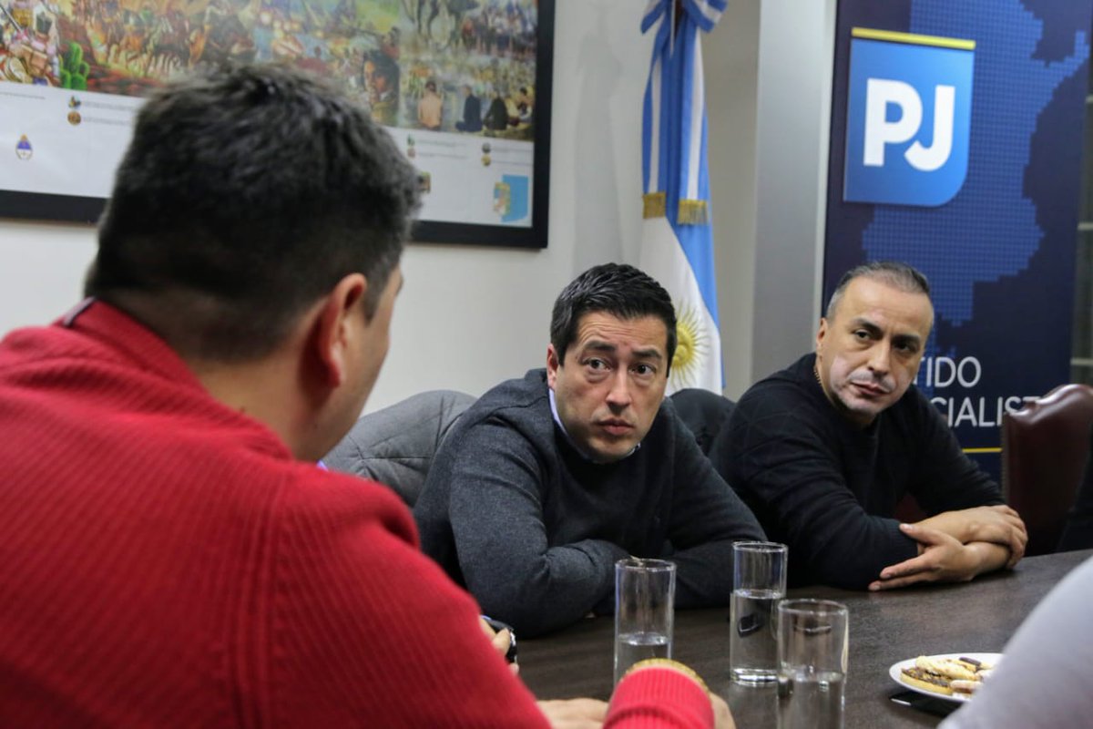 JeronimoCOK's tweet photo. Hoy, con la @JuvSindicalNac nos reunimos con el intendente de #MalvinasArgentinas y secretario nacional de Juventud del @p_justicialista, @Nardini_Leo para conversar sobre la actualidad política, social y económica del país https://t.co/kP9XrmxTki