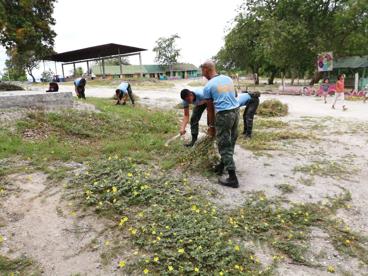 42ndsac's tweet photo. 42SAC personnel led by PCPT WREN A PAGOLI participated in the Brigada Eskwela activity of different Elementary and Secondary Schools of General Santos City.

#PNPPatrolPlan2030
#SpecialActionForce
#BrigadaEskwela
#SAFCares https://t.co/Ir4F2KTyBi
