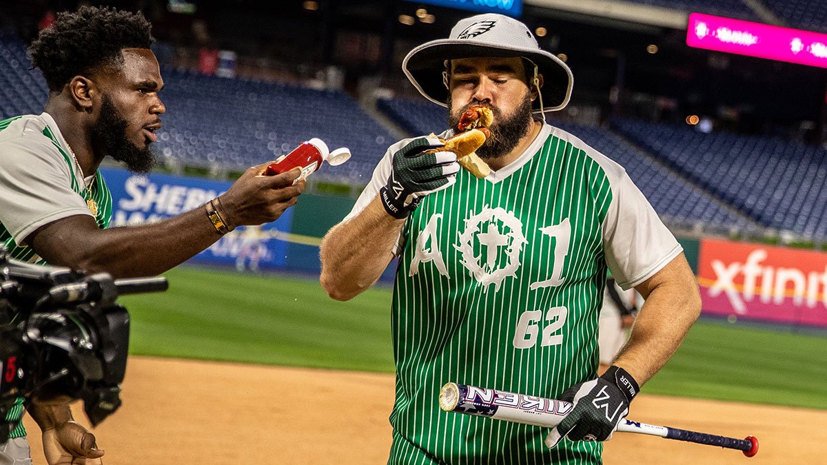 Eagles's tweet photo. Is a hot dog a sandwich? https://t.co/AO2xLPUghw