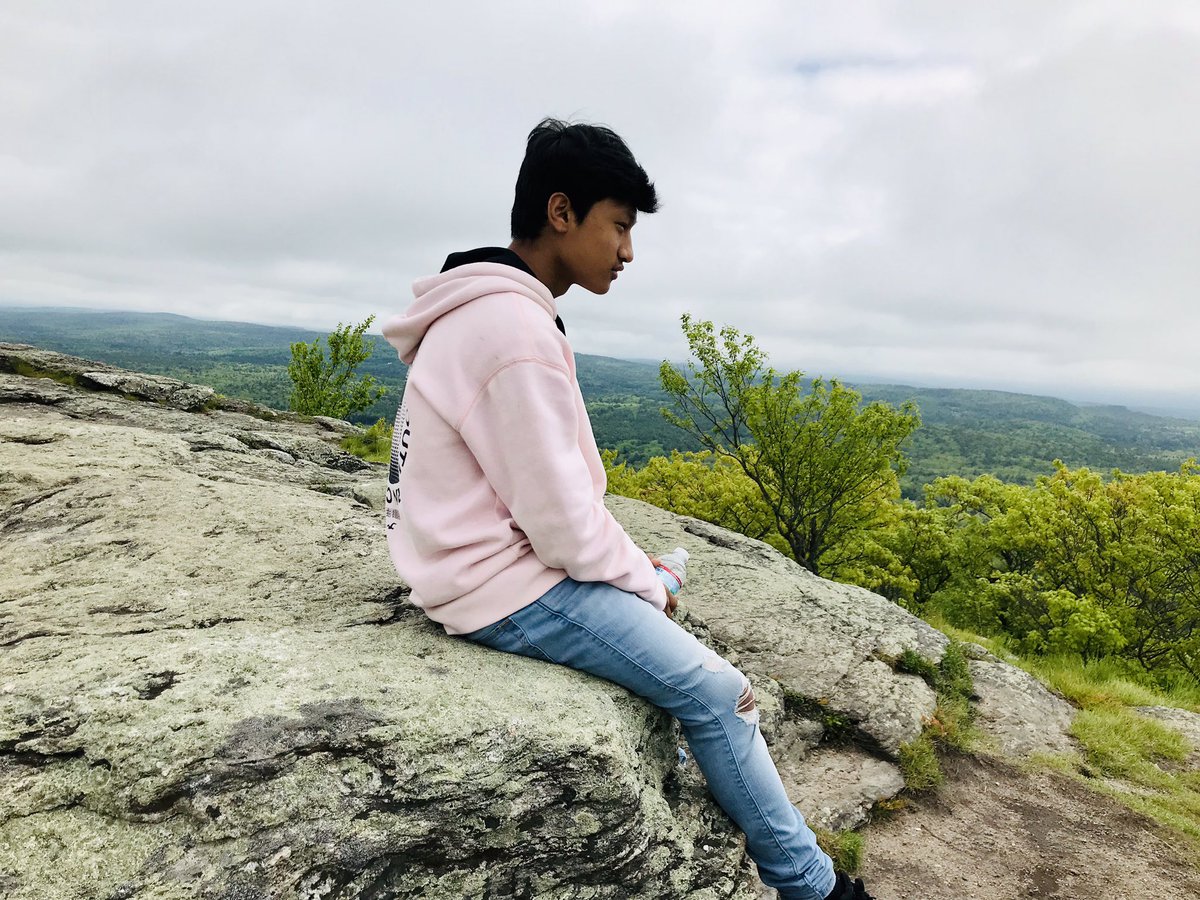 LeBlancSchool's tweet photo. Our latest outdoor learning adventure took us to the top of Mount Watatic! We are so grateful to the @SaabFoundation and Zarkin Family Foundation for making this worthwhile experience possible #ExperientialLearning #MountWatatic #Hiking https://t.co/JKgqZEFsQs