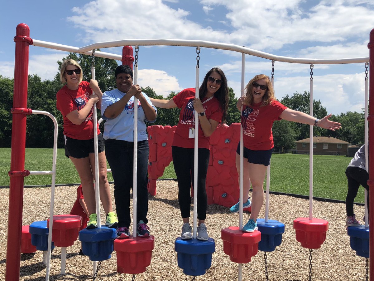 JulieC8466's tweet photo. This A-Team works hard and plays hard! #Balance #BestYearYet #EisenhowerStrong https://t.co/HiMZK8ppku