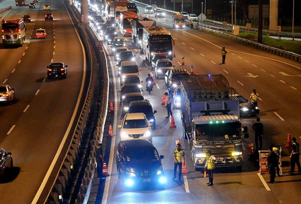 501Awani's tweet photo. AADK sasar sifar pemandu bas ekspres terlibat dadah
https://t.co/iG0Vk5I7L9 #AWANInews #AWANIpagi #SempurnaSeadanya #RamadanChecklist #JendelaRamadan https://t.co/dNOL1Eb7YG