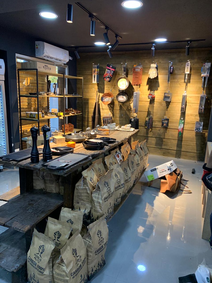 meatme_cl's tweet photo. Estamos trabajando para ustedes!!!
Tienda nueva en Vitacura 5447 al 90%. Los esperamos https://t.co/drB5jTr7sz