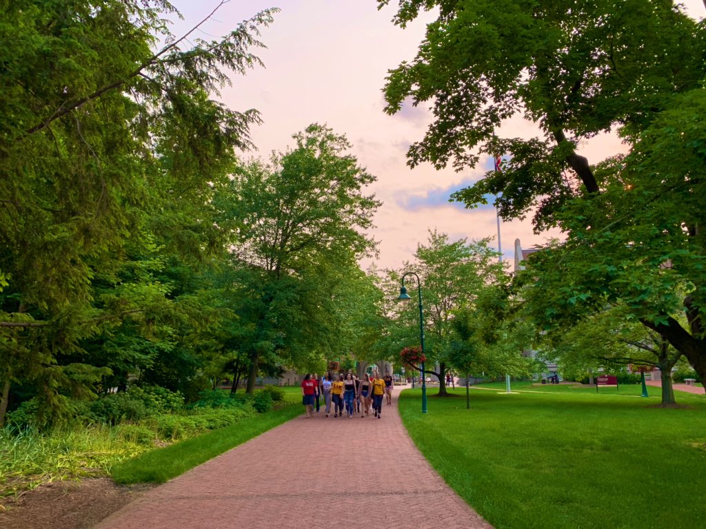 It’s good weekend for a #SeñoritaTakeover 😼💃