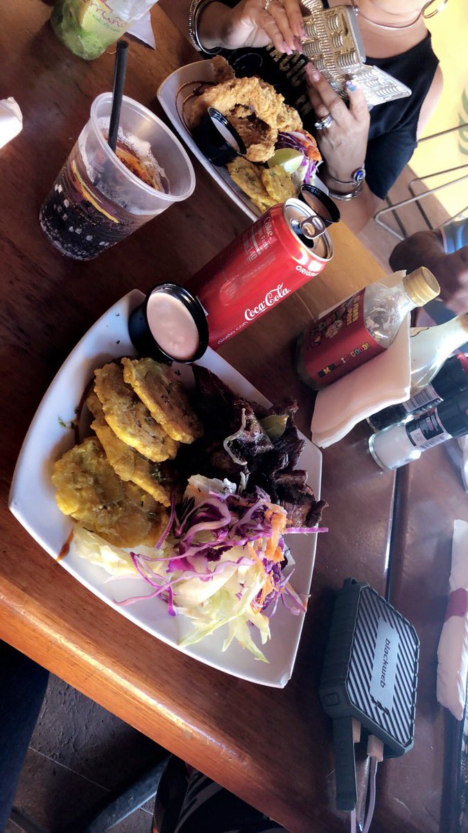 IvyM22_'s tweet photo. Great food with great view! #calma #beachfrontlunch #PuertoRico #beachesofpuertorico #nomnomnom https://t.co/o4MsrcIz14