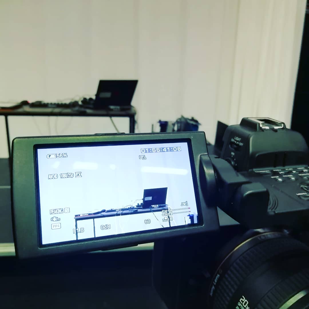 PromoteOurBand's tweet photo. Some shots from Johnny Jay's MixrUPt live stream workshop jam with @azizibrahim56 @tasiaskymusic @BtheLick More great stuff coming up over the next 8 days for the Preston Jazz and Improvisation Festival. #johnnyjay #mixrupt #livestream #azizibrahim #tasiasky #Preston #jazz https://t.co/Pn8NC8bIPa