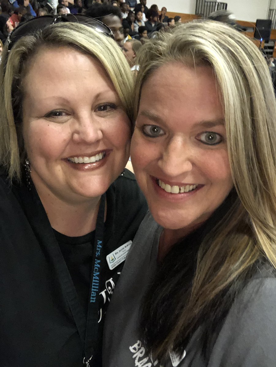 jennteachsc's tweet photo. Remembering Aiken Middle. So good seeing old peeps, parents, & students. One a Gator, always a Gator! @AikenMiddleSch #whyIteachLMMS https://t.co/BtCJBV4Yng
