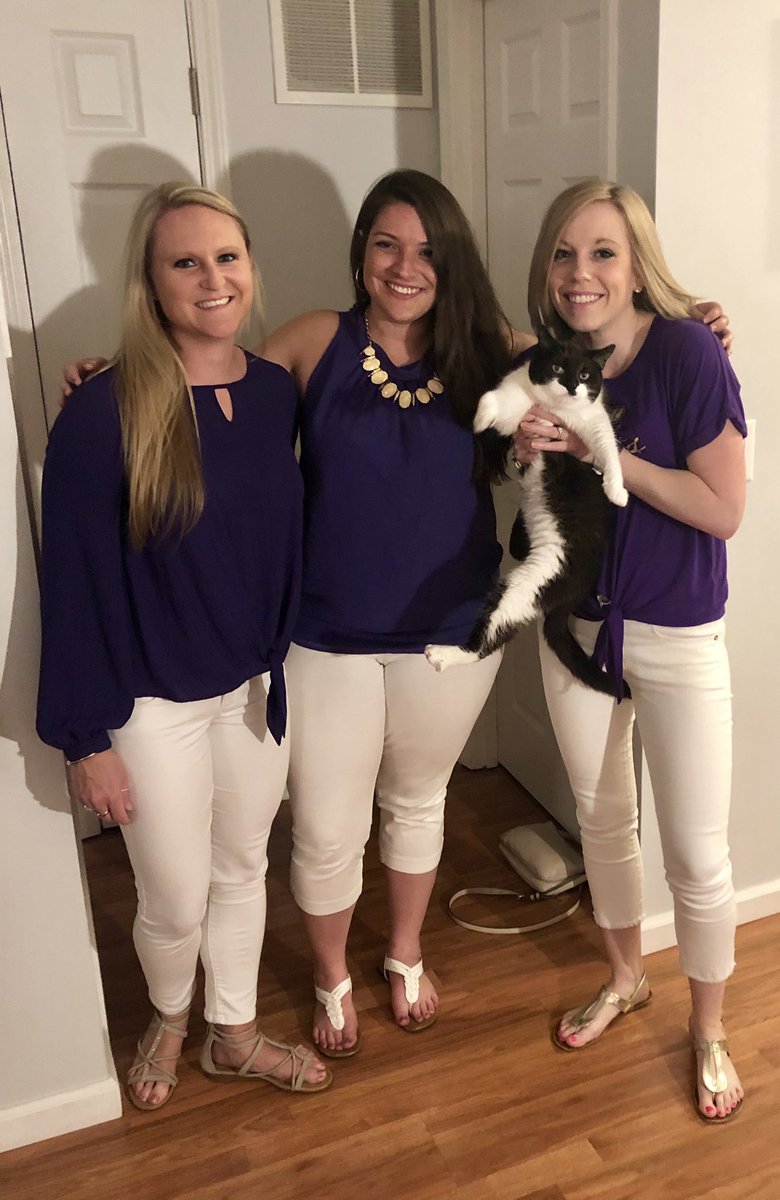 lauramhiggins's tweet photo. White pants party of 4! ๐ #JMUMAC #Jackson #HonoraryDuke https://t.co/fQzrWFFqXC
