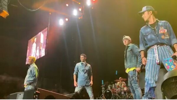 hacemegatitos's tweet photo. Los amo 🔥
@CNCOmusic #CNCOSummerKickoff https://t.co/ZtEipvPdNI