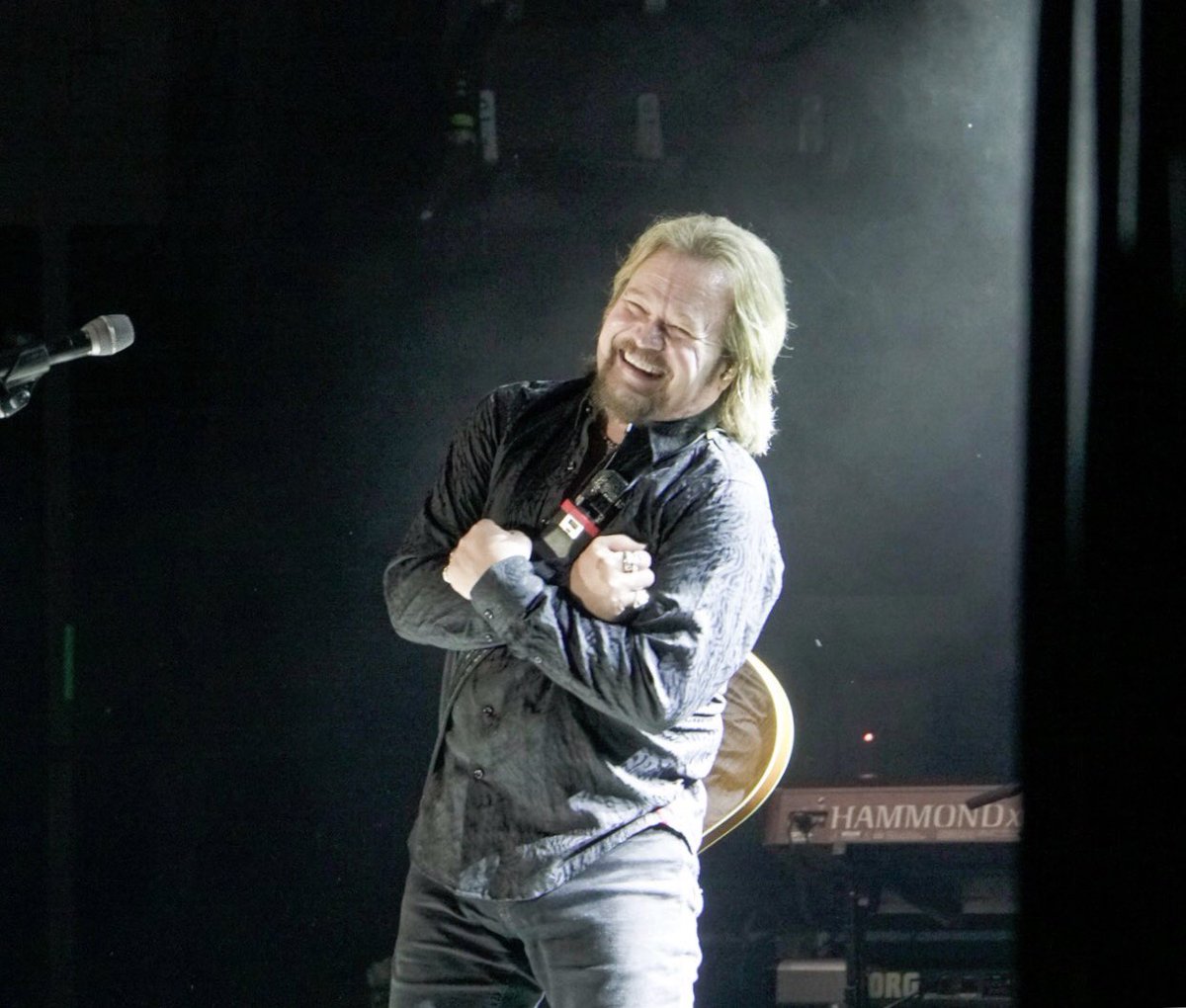 TravisTritt's tweet photo. Tonight was an awesome return to Pittsburgh! Thanks so much to all the loyal fans who never let us down when we play here! God bless you all! https://t.co/ktt89FV2Zo