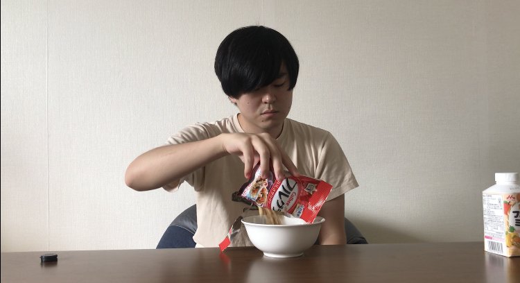 野田せいぞの表情。「日本のどこかがおかしい」と感じる記事だ。

フルグラをフルーツ牛乳で食べると「スーパーフルーツグラノーラ」になる? | ヌートン 新たな情報未発見メディア https://t.co/fGkdIgbfYu https://t.co/o3yPU3Zaua 