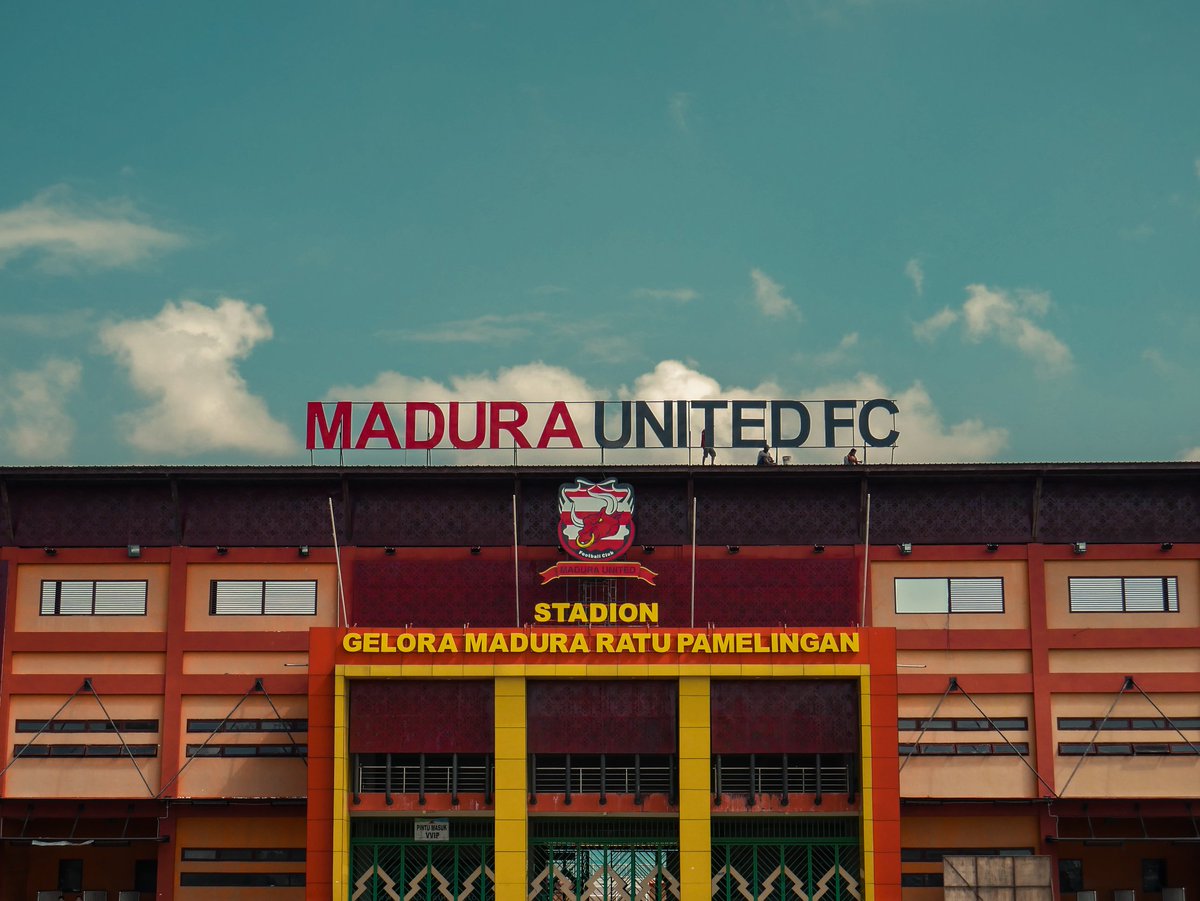 MaduraUnitedFC's tweet photo. Terus berbenah menyongsong Club Licensing, semoga bisa beriringan dengan prestasi ✊

#MaduraUnitedFC
#Shopeeliga12019
#LaskarSapeKerrab2019
#MUFC2019 https://t.co/bMo1Bdj52L