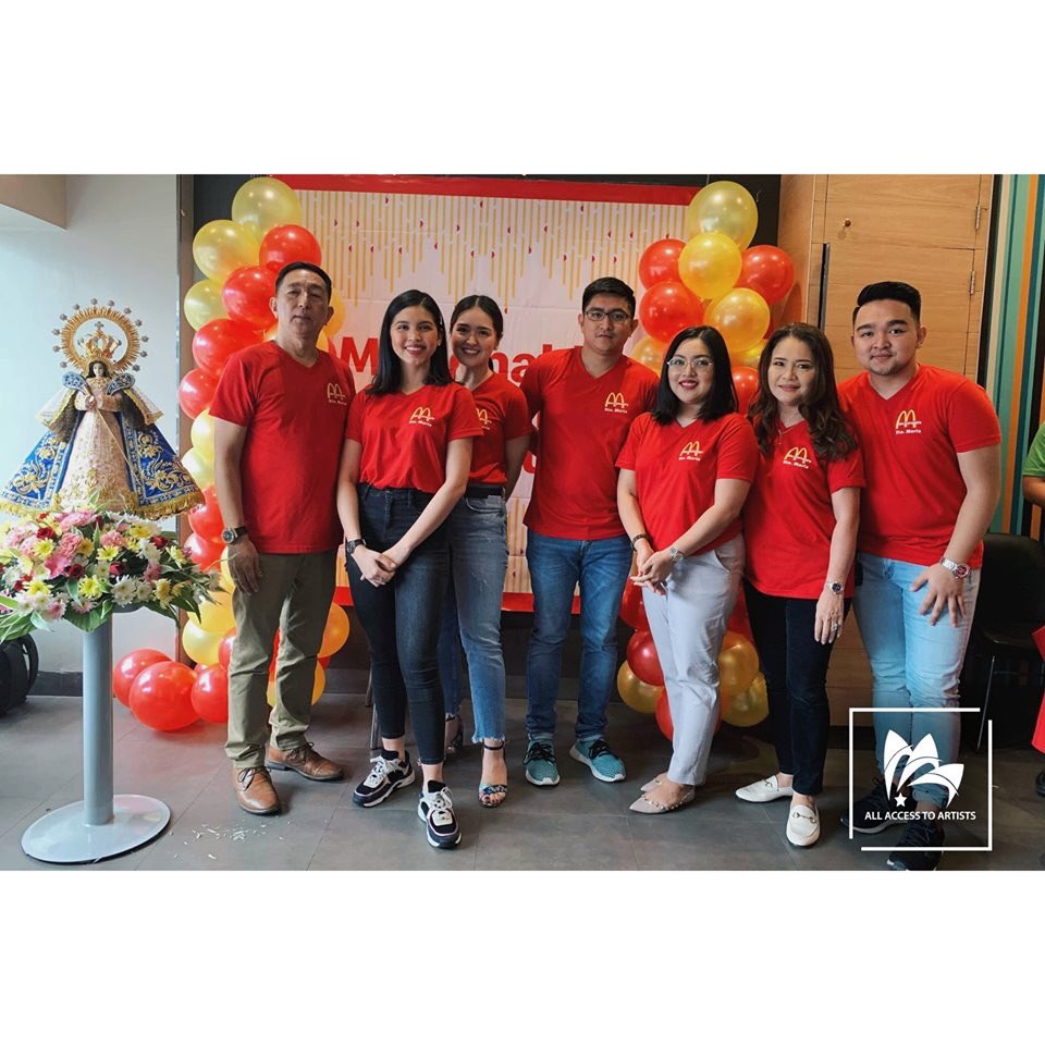 menggalurks's tweet photo. The Mendoza fambam ♥️
Who loves this family? Raise your hand! 🙋🏻‍♀️

#MaineMcDoStaMaria | #MaineMendoza https://t.co/gmuICLVeiu