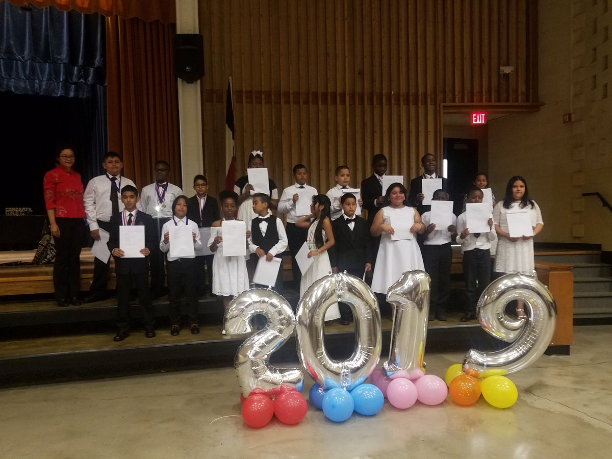 13maryrb's tweet photo. Thanks!!! por su dedicación 👩‍🏫 @MsBZheng #MrsMiller #MsBrewley @Leigha_Curry7 el fin de un ciclo 👨‍🎓 y el comienzo de nuevos retos.... https://t.co/VpK1ueRhgw