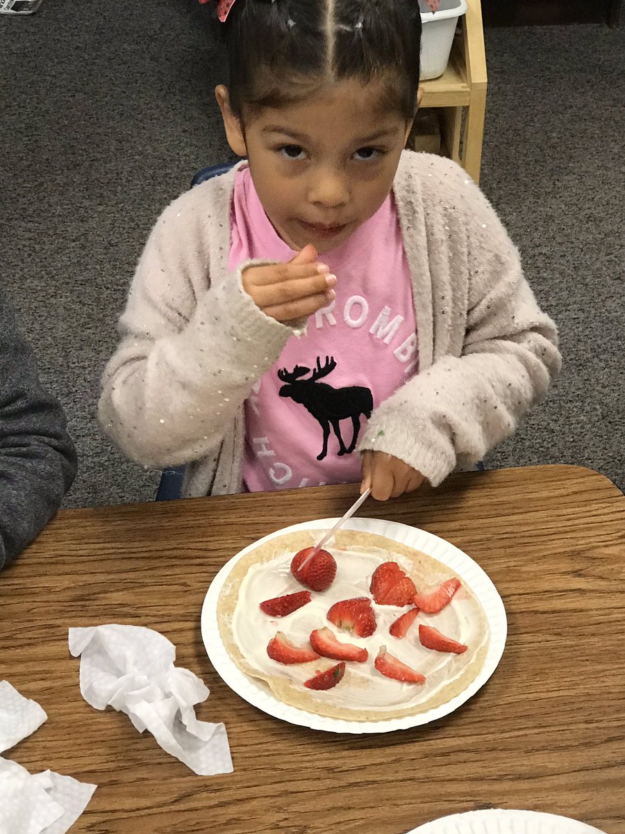 LPLionsTK504's tweet photo. Our last Family, Friends &amp; Food event was a success! We shared our favorite math workplaces and enjoyed fruit pizza! @laspositaslions #LHCSD https://t.co/geqF6kRUyA