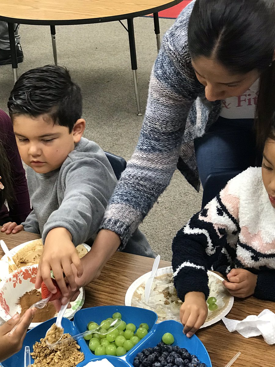 LPLionsTK504's tweet photo. Our last Family, Friends &amp; Food event was a success! We shared our favorite math workplaces and enjoyed fruit pizza! @laspositaslions #LHCSD https://t.co/geqF6kRUyA