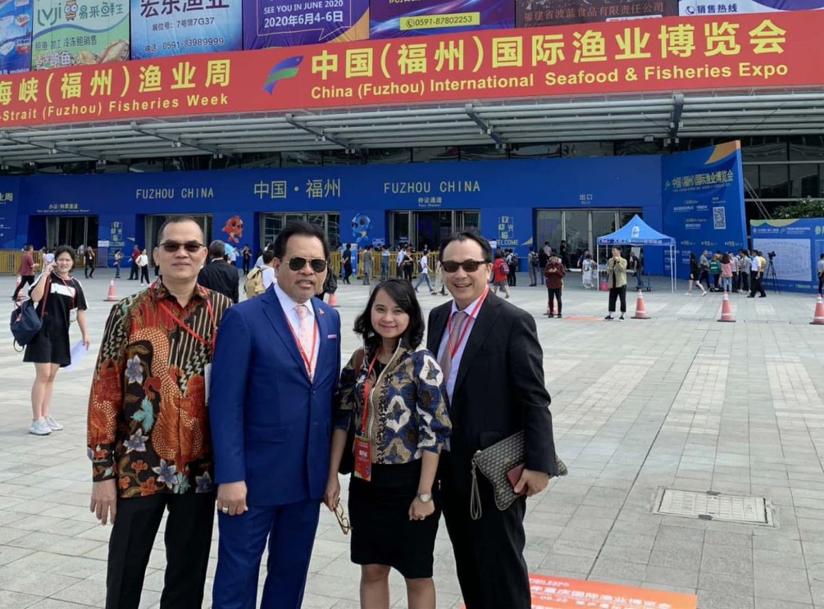 KBRI_Beijing's tweet image. 1. #DubesRI bersama tim Atase Perdagangan, Fungsi Ekonomi &amp;amp; perwakilan 9 perush, salah satunya perush binaan Univ. Pattimura, serta wakil Asosiasi Rumput Laut Indonesia (ARLI) berpartisipasi dlm 2019 China (Fuzhou) Int’l Seafood &amp;amp; Fisheries Expo (30/5-1/6). #IniDiplomasi