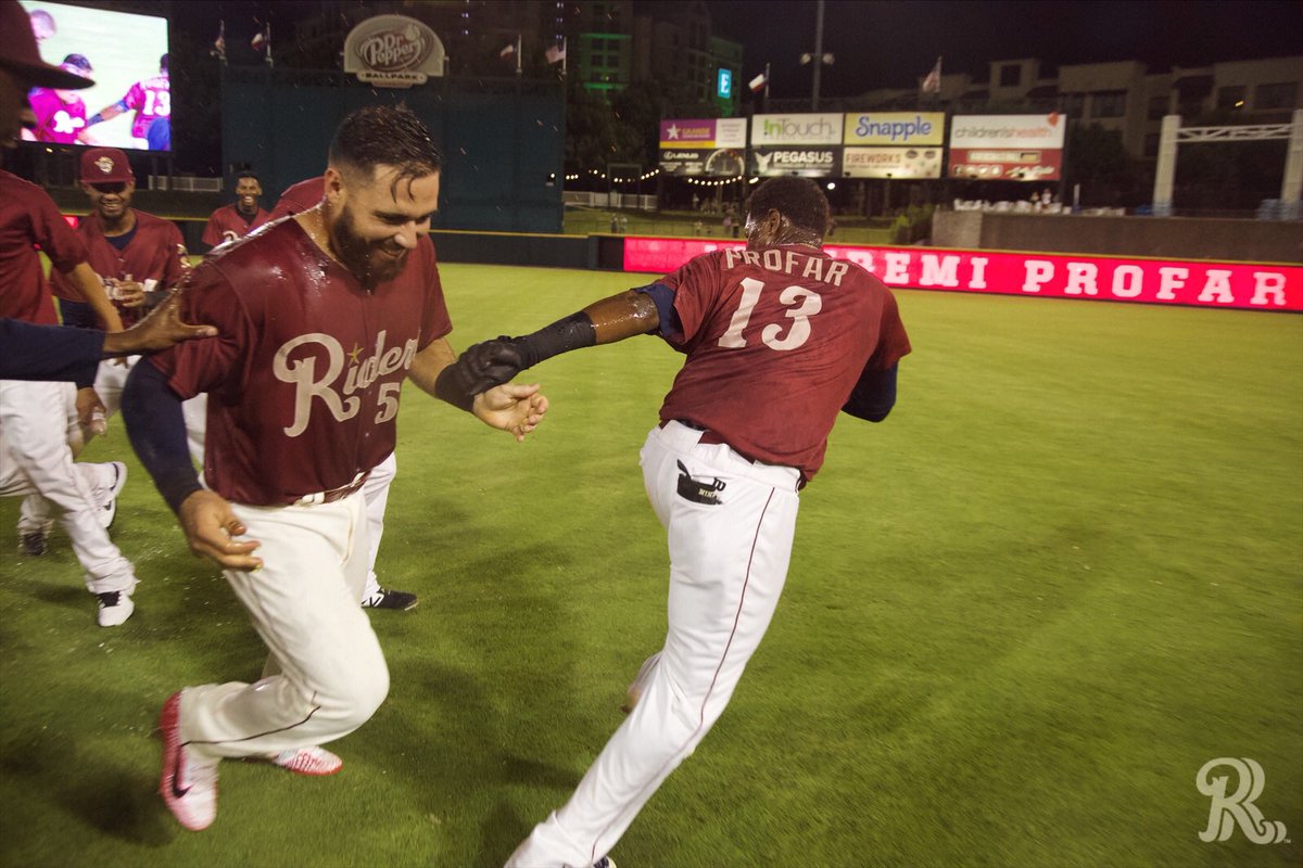 RidersBaseball's tweet photo. Everything is bigger in Texas, including our wins 🤠

Riders walk it off courtesy of @RemiiproFF! #LetsRide https://t.co/5IB3yeHjks