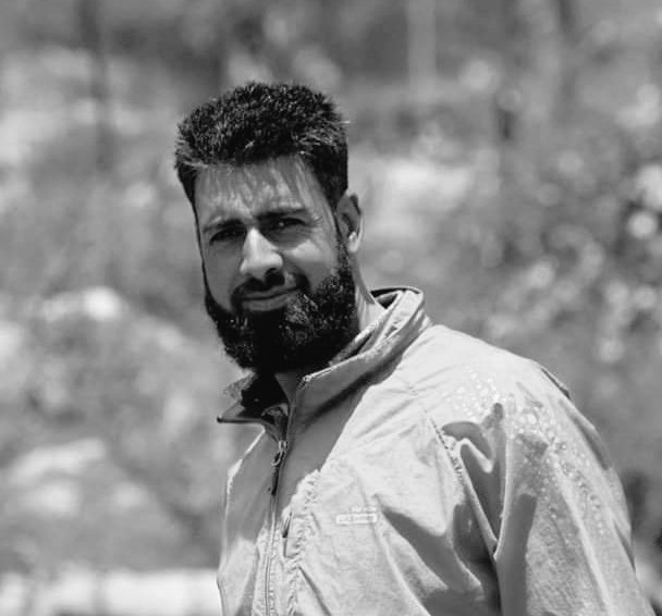 listenshahid's tweet photo. Rouf Ahmed Dar, a local Kashmiri guide attained martyrdom while successfully saving life of 7 tourists. Valour &amp; Courage. RIP. https://t.co/H9R0V5fNyK