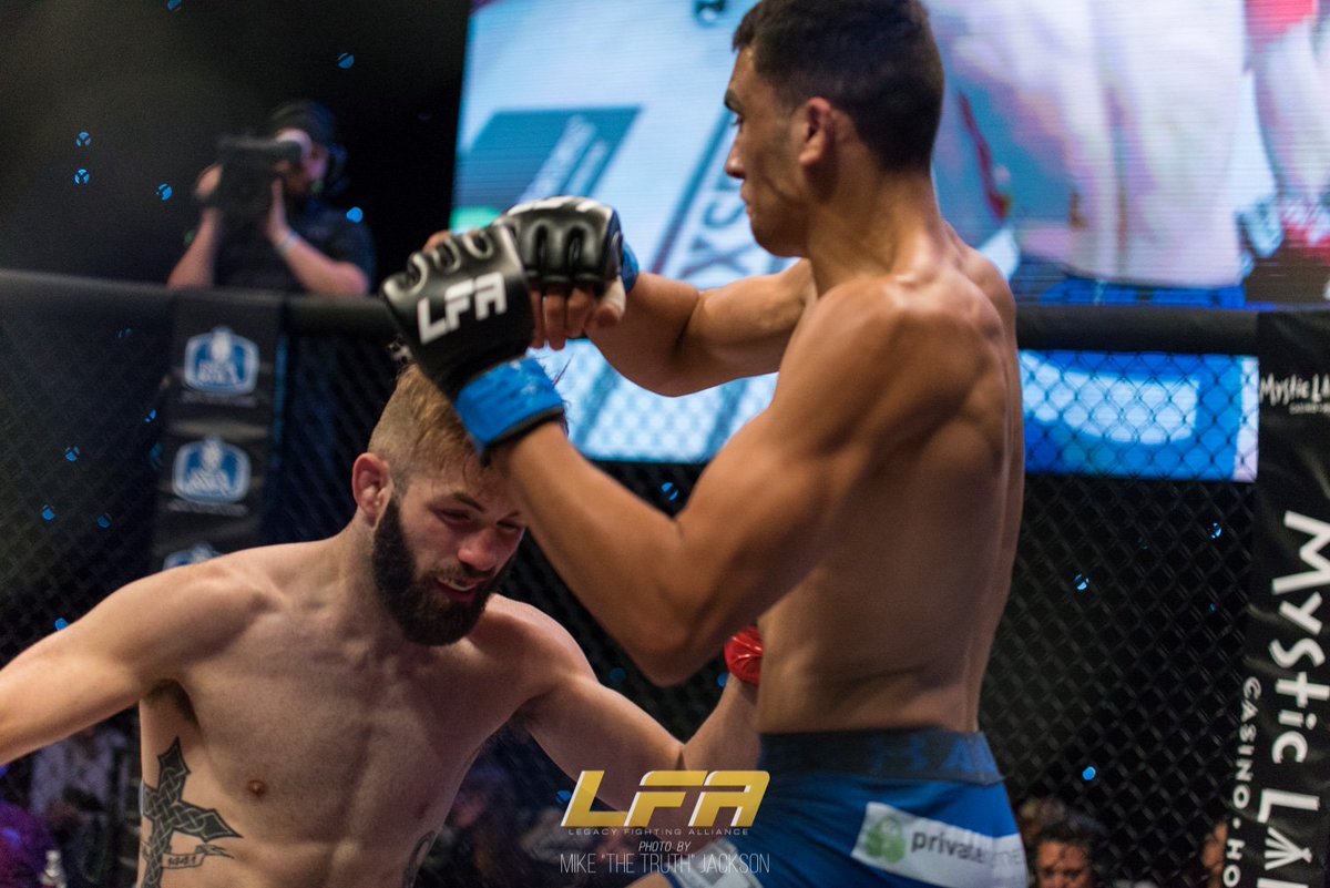 AXSTV_PR's tweet photo. #LFA68 Highlights: Rafael Barbosa Knocks Out Nate Jennerman with an Elbow, Plus a Highlight-Reel Head Kick KO - https://t.co/t28w5Bwro4 https://t.co/lHb3sr46IF