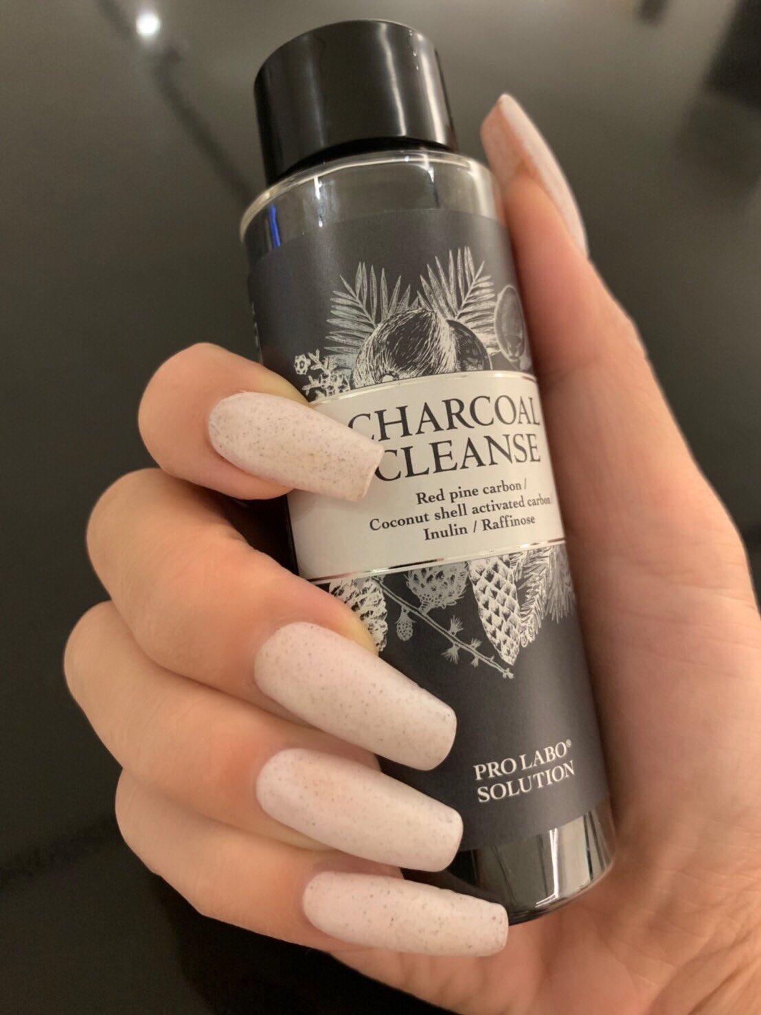 倖田來未 身体の中から綺麗に いま Esthe Pro Laboの酵素でデトックスしつつ これね これを最近忘れていた チャコールクレンズ生活始めます ネイルも新色 砂みたいなジェルが新しく出たらしく早速試してみたよん マット仕上げでシンプルに