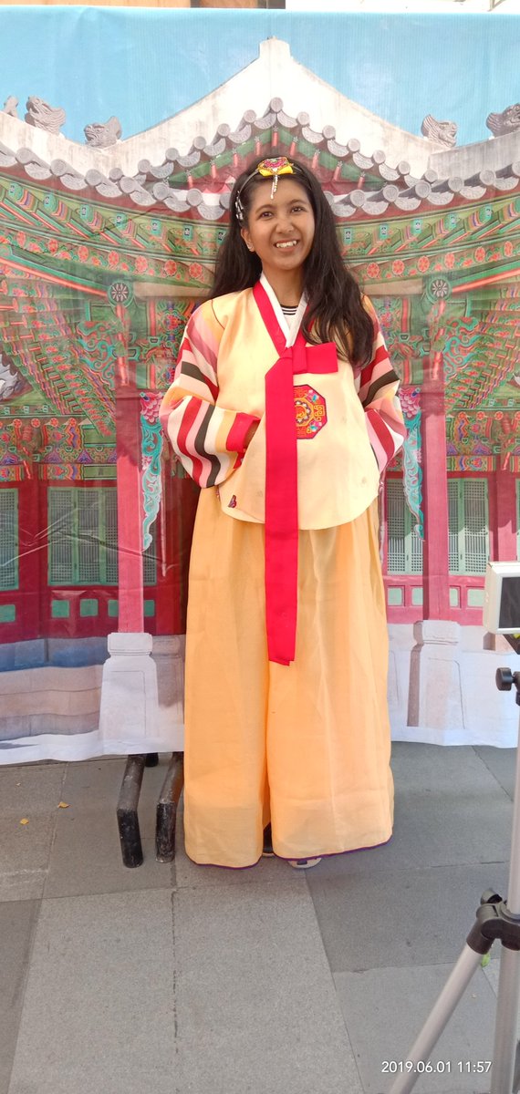 feocel's tweet image. Yey! Hanbok hand-in-hand! 
hearteu😍
#KStreetFestivalBGC
#KoreanCulturePH