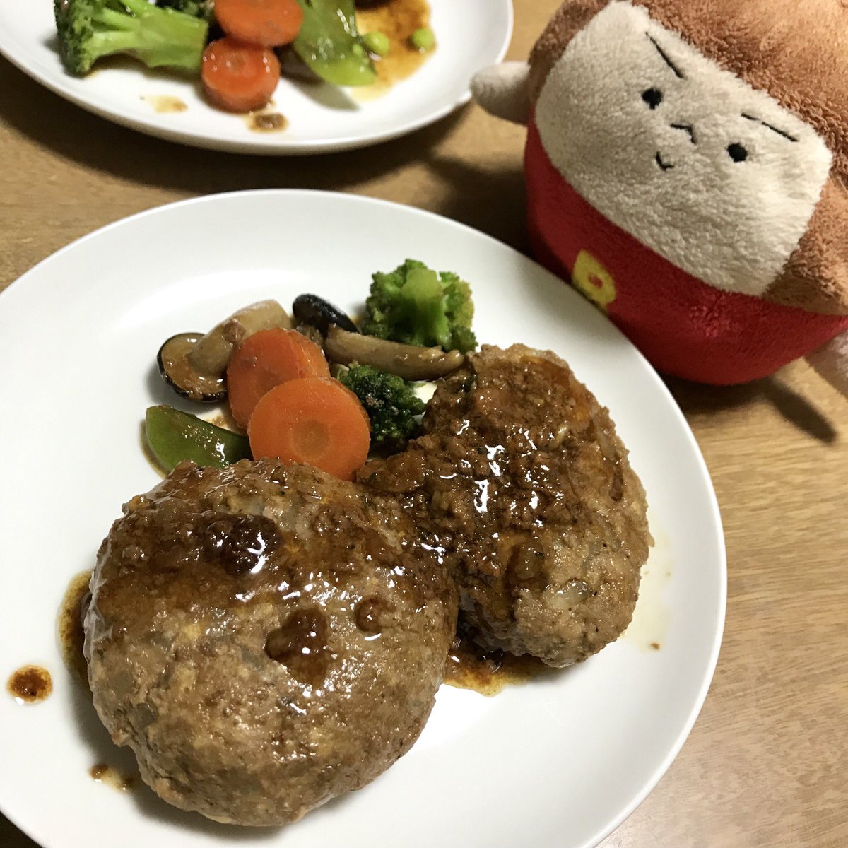 マルのお料理マンガを描いたら
お料理つくってくれた
てりやき豆腐ハンバーグ 