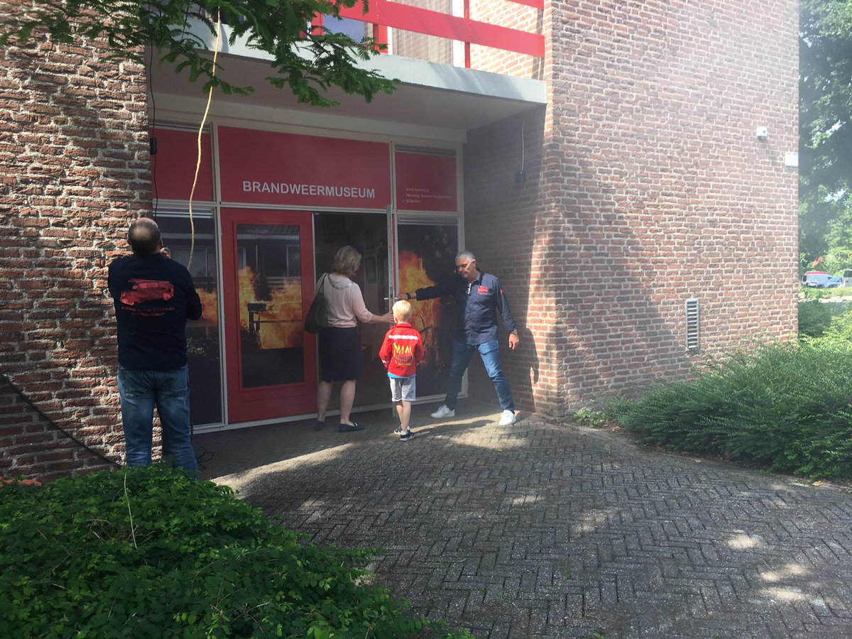 Brandweermuseum #Voorschoten in brandweerkazerne geopend door burgemeester <a href="/bouvykoene/">Pauline Bouvy-Koene</a> Een mooie collectie erfgoed, onderhouden door de vrijwilligers van <a href="/Spuit41/">stichting 'Spuit 41' Voorschoten</a> Een bezoek waard! #brandweergeschiedenis